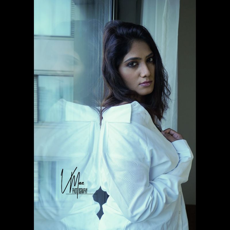 biggboss julie over load hot look photo viral in internet