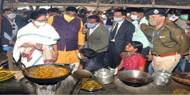 Mamata Banerjee does cooking in Adibasi village at Bolpur ASB