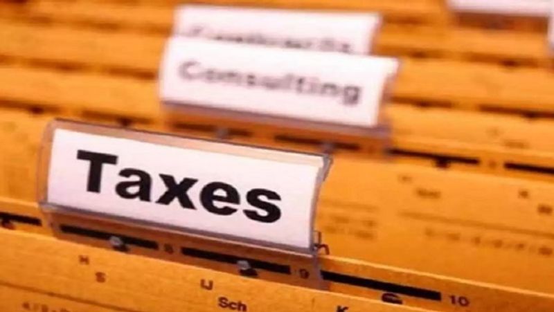 एसेसमेंट ईयर के संबंध में जिसमें सेक्शन 153ए या सेक्शन 153सी के तहत एसेसमेंट किया गया है और इसके अलावा सेक्शन 90 या सेक्शन 90 से जुड़े मामलों में भी स्कीम का फायदा नहीं लिया जा सकेगा। बता दें कि जिनके खिलाफ विभिन्न प्रावधानों के तहत डिक्लेरेशन फाइल करने से पहले हिरासत का आदेश जारी किया जा चुका है, उन्हें भी इस स्कीम का फायदा नहीं मिलेगा। (फाइल फोटो)