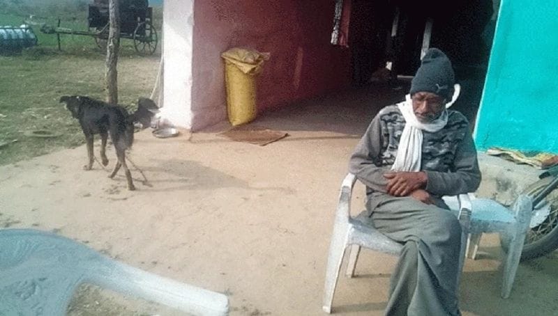 किसान ने अपनी वसीयत में स्पष्ट लिखा है कि उसकी सेवा दूसरी पत्नी चंपा वर्मा और कुत्ता जैकी ही करते हैं। किसान ने बताया है कि वह भी इन्हीं दोनों से सबसे ज्यादा प्यार करता है। इसलिए, उसकी जायदाद का आधा हिस्सा दूसरी पत्नी और बाकी आधा हिस्सा जैकी को मिलेगा। आगे चलकर जो जैकी का ध्यान रखेगा, वही उसके हिस्से की जायदाद का वारिस होगा।
