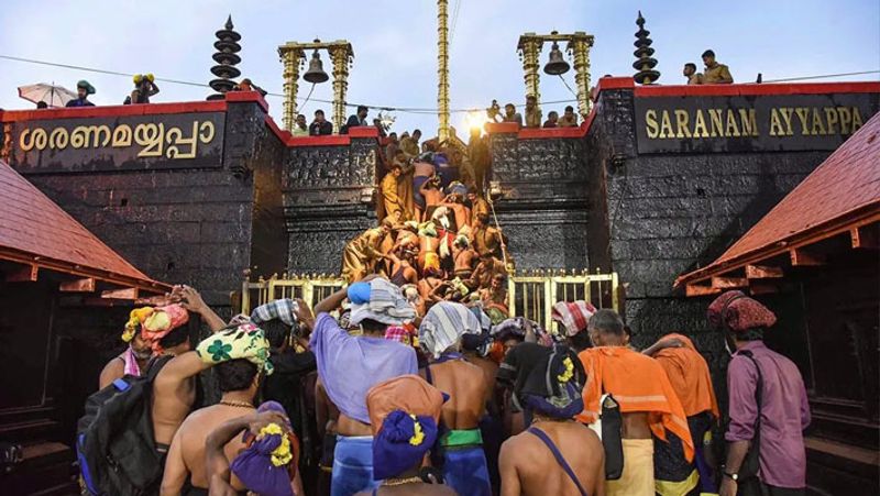 मंदिर में उत्सव के दौरान अयप्पा का घी से अभिषेक होता है। पूजा-अर्चना के बाद चावल-घी और गुड़ से बना प्रसाद बांटा जाता है। इसे अरावणा कहते हैं।