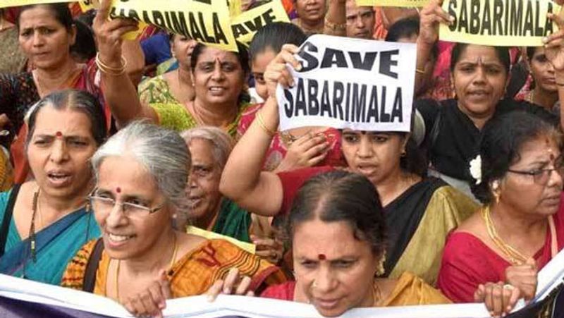 अयप्पा भगवान को ब्रह्मचारी और तपस्वी माना जाता है। इसलिए मंदिर में मासिक धर्म के आयु वर्ग में आने वाली स्त्रियों का जाना प्रतिबंधित था। हालांकि सुप्रीम कोर्ट ने इस परंपरा को विराम लगा दिया।
