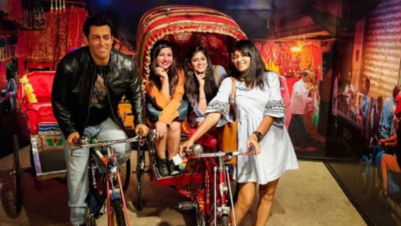 FACT: भारत में म्यूजिम खोलने के लिए मर्लिन एंटरनटेनमेंट ने 10 मिलियन यूरो का निवेश किया था। लेकिन यह प्रोजेक्ट घाटे का सौदा साबित हुआ। लॉकडाउन में कंपनी किराया माफ कराना चाहती थी, वो भी संभव नही हुआ।
(संग्रहालय में अमिताभ बच्चन, शाहरुख खान, सलमान खान आदि भारतीय फिल्म कलाकारों को जगह दी गई थी)