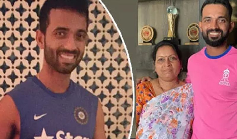 आज जिस मुकाम पर रहाणे पहुंचे हैं, उसका श्रेय वो अपने माता-पिता को देते हैं। एक इंटरव्यू में रहाणे ने अपनी जिंदगी के उन पलों को डिस्क्लोज किया था जब उनके परिवार ने गरीबी देखी थी। इंडिया टुडे ग्रुप को दिए इंटरव्यू में उन्होंने बताया था उनकी मां ने गरीबी में भी उन्हें स्पोर्ट्स के प्रति इंट्रेस्ट कम नहीं करने दिया।

