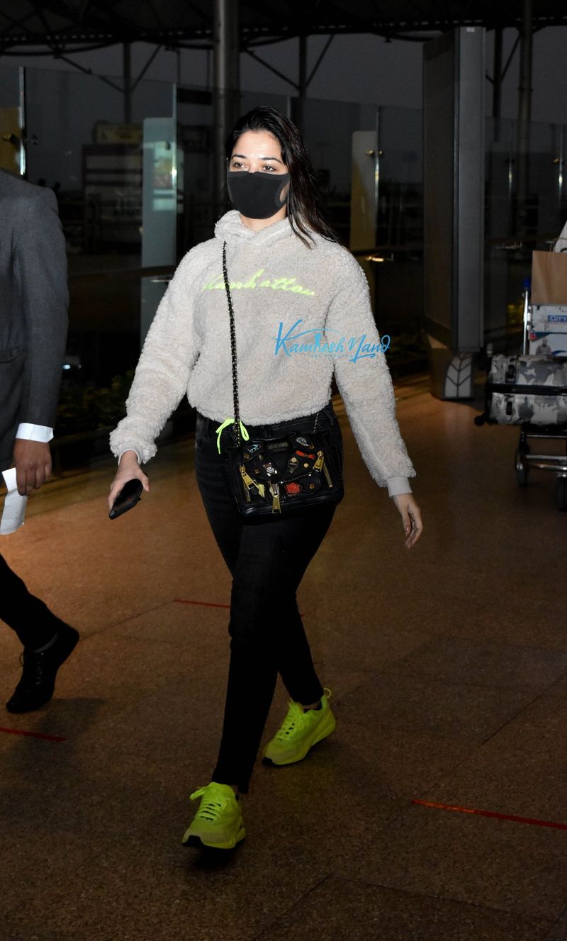 tamannah in airport photos viral arj