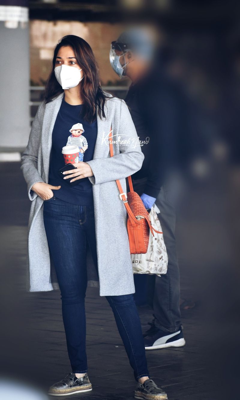 tamannah in airport photos viral arj