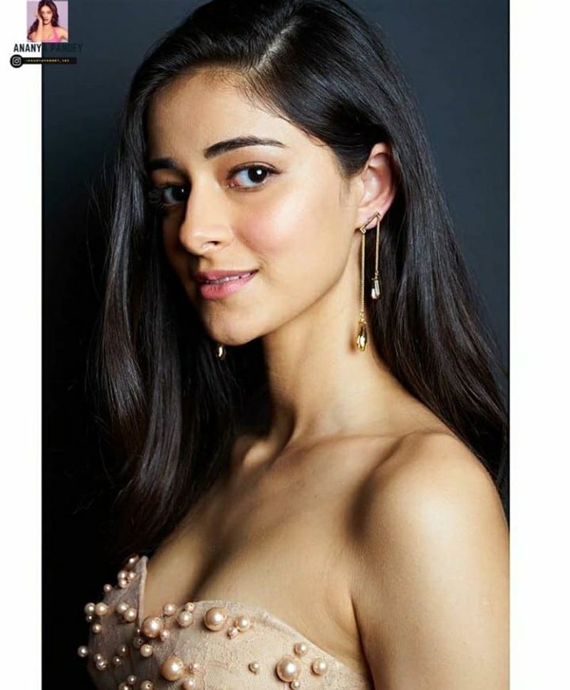 vijay devarakonda heroine ananya panday in maldives with ishaan khattar arj