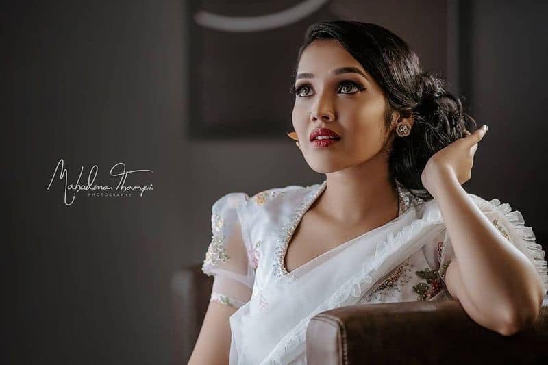 Anikha surendran Latest white saree photos Going viral
