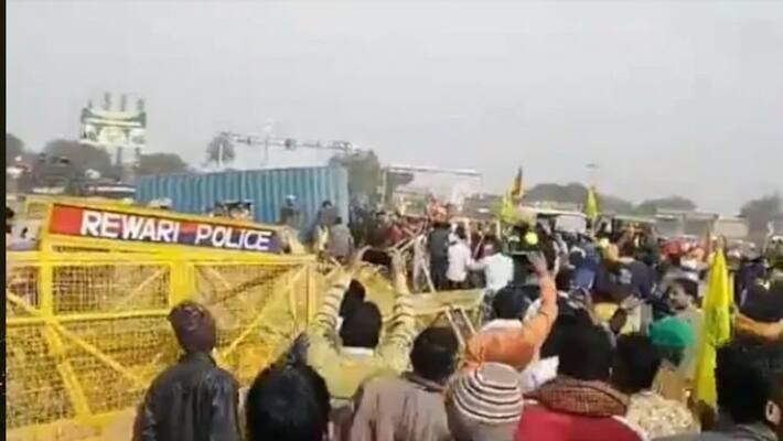 Some farmers entered Haryana after breaking barricades from 25 tractors kpn Some farmers entered Haryana after breaking barricades from 25 tractors kpn
