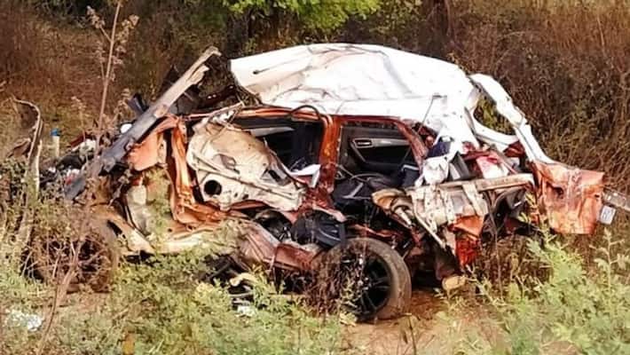four people died after the car collided with truck about 20 meters away kpr four people died after the car collided with truck about 20 meters away kpr