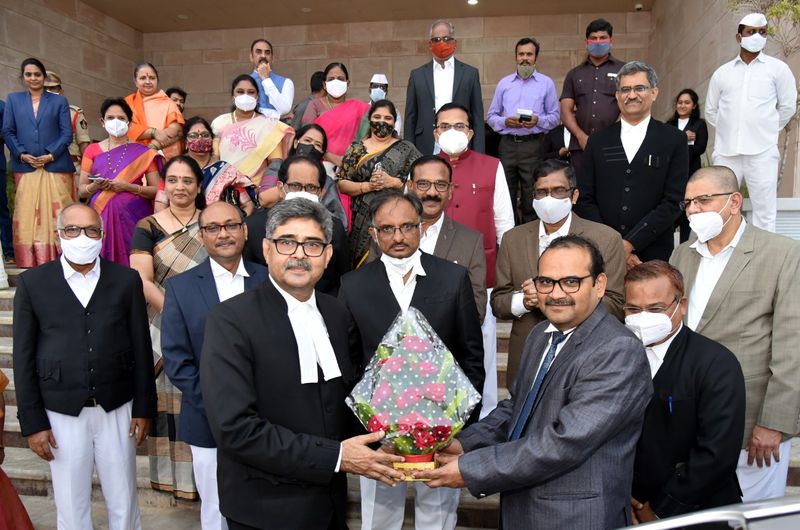 ap high court chief justice and staff grand send off for justice rakesh kumar ksp