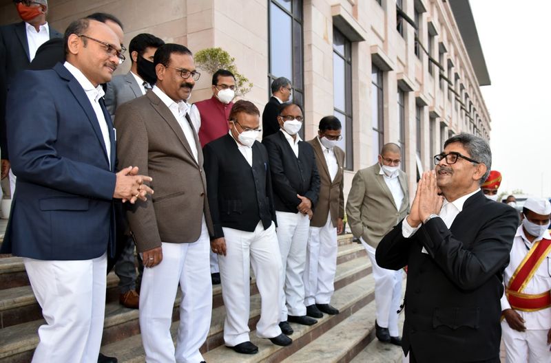 ap high court chief justice and staff grand send off for justice rakesh kumar ksp