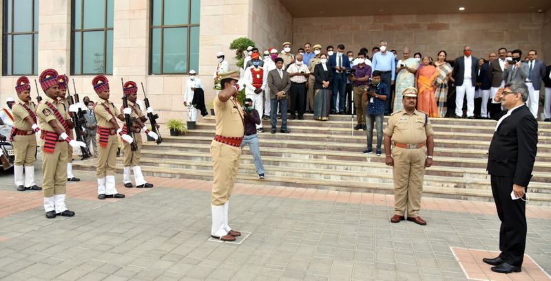 ap high court chief justice and staff grand send off for justice rakesh kumar ksp