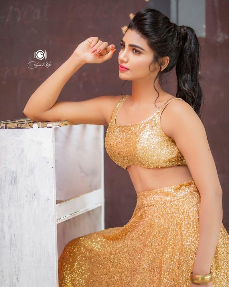 new year special jabardasth varsha stuns in trendy out fit ksr