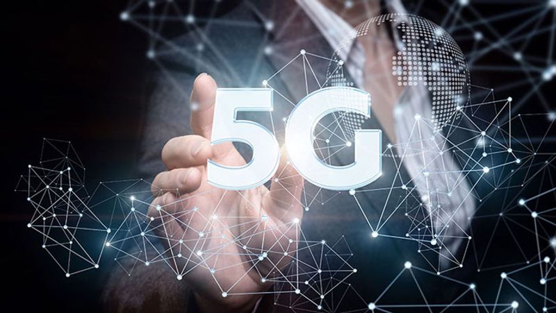 2021 में भारत में 5G नेटवर्क आ सकता है। हां, अब एंड्रायड 4.0.3 ऑपरेटिंग सिस्टम से पुराने वर्जन पर वॉट्सऐप नहीं चलेगा। वहीं, लैंडलाइन से किसी को कॉल करने पर पहले जीरो लगाना होगा।