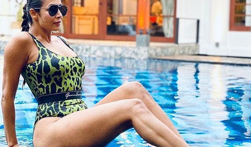 बता दें, मलाइका अरोड़ा इन दिनों गोवा वकेशन पर हैं। वहां पर उनके साथ अर्जुन कपूर, करण जौहर जैसे सितारे हैं। उन्होंने गोवा में ही नए साल का स्वागत किया। 