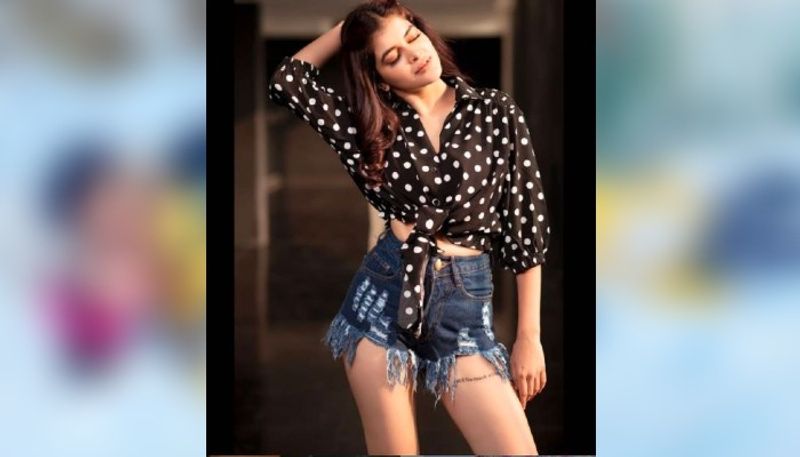<p>ছোট পর্দা থেকে সফর শুরু। বর্তমানে মধুমিতা বড় পর্দায় একের পর এক ছবি করে নজর কাড়ছেন। </p>