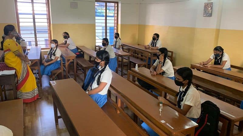 Tamilnadu school Education department  director kannappan said No Exams for 9th 10th 11th class student