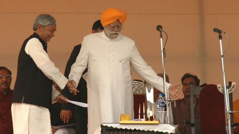 राजीव गांधी सरकार में केंद्रीय गृहमंत्री रहे बूटा सिंह मौजूदा मोदी सरकार के गृहमंत्री अमित शाह की तरह नंबर-2 की पोजिशन रखते थे।
फरवरी, 2015 में जब नीतीश कुमार दूसरी बार पूर्ण बहुमत से मुख्यमंत्री बने, तब बूटा सिंह ने उन्हें शपथ दिलाई थी।