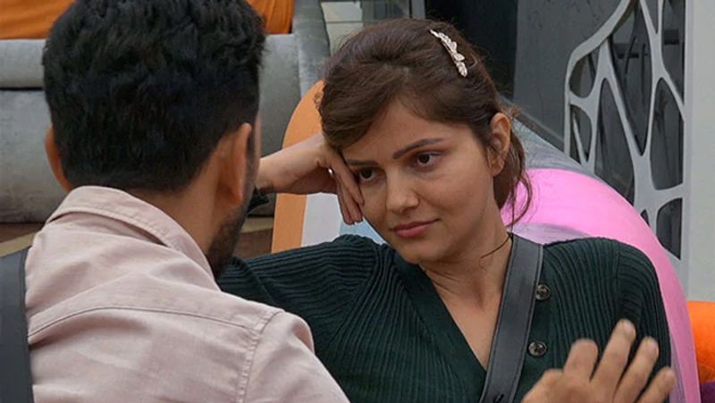 रुबीना की मां का नाम लेने की वजह से सोशल मीडिया पर सोनाली को ट्रोल भी किया जा रहा है। कई लोगों ने तो ये भी कह रहे हैं कि अर्शी के साथ रह कर सोनाली भी अर्शी बनना चाहती हैं। वहीं कुछ ने कहा कि वे भी सलमान खान से डांट खाने के लिए तैयार हो रही हैं। 