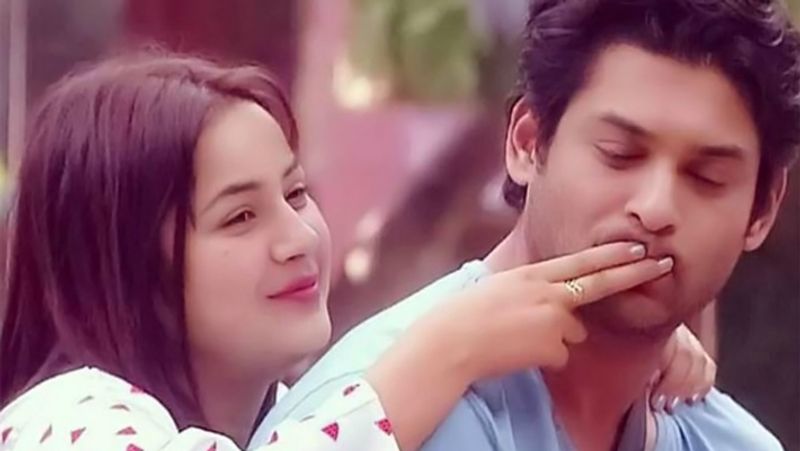 बता दें कि 'पंजाब की कैटरीना कैफ' के नाम से मशहूर एक्ट्रेस शहनाज गिल का जन्म 27 जनवरी को चंडीगढ़ में हुआ है। शहनाज ने अपनी पढ़ाई पंजाब के ही लवली प्रोफेशनल यूनिवर्सिटी से की है। शहनाज बचपन से ही एक्ट्रेस बनना चाहती थीं। 