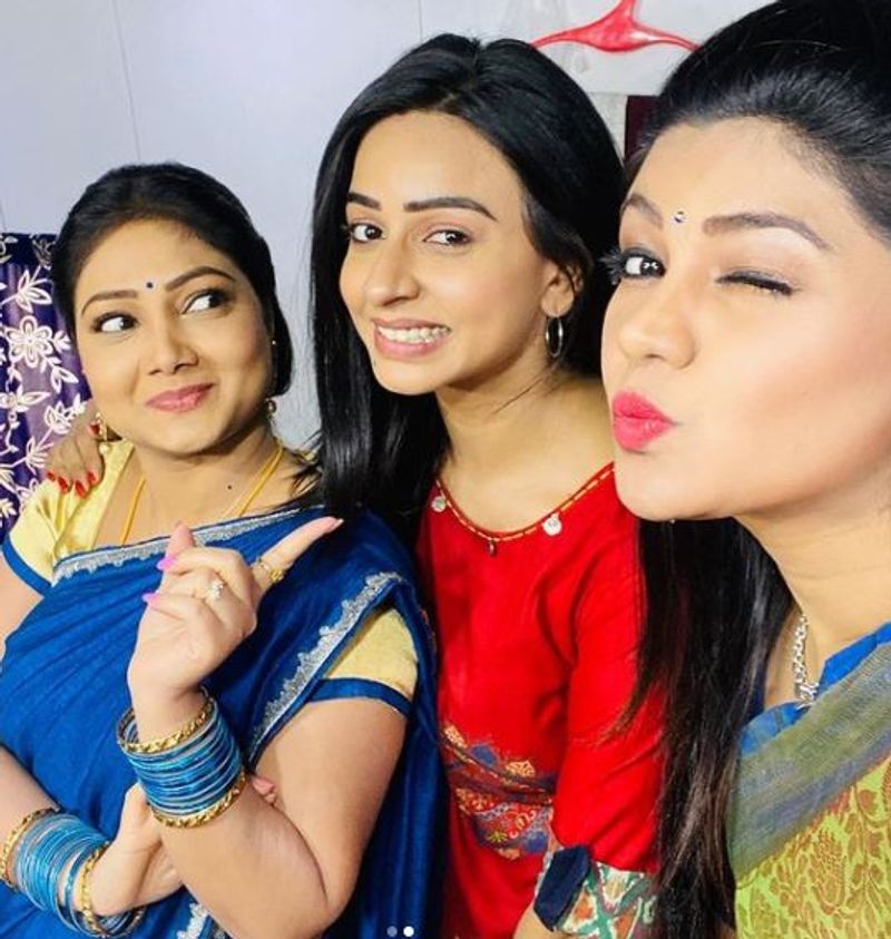 சென்னையை சேர்ந்த ஷாமிலி... இளநிலை கல்லூரி படிப்பை முடித்ததும் நடிப்பின் மீது உள்ள ஆர்வத்தால் சீரியலை தேர்வு செய்தார்.