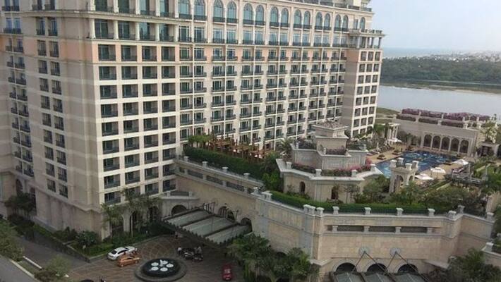 A man ran away from a five star hotel without paying a bill of Rs 23 lakh in Delhi leela palace hotel akb A man ran away from a five star hotel without paying a bill of Rs 23 lakh in Delhi leela palace hotel akb