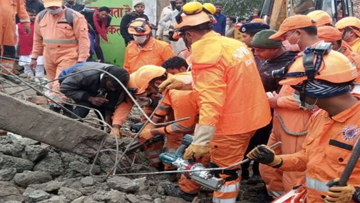 23 killed by falling roof at Shamsan whose son was also being killed by his funeral PM Modi expressed grief kpl 23 killed by falling roof at Shamsan whose son was also being killed by his funeral PM Modi expressed grief kpl