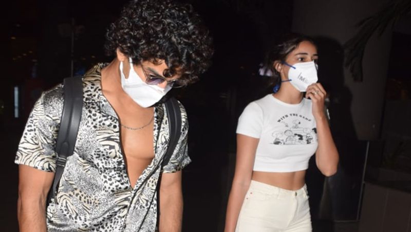 एक शख्स ने अनन्या को फ्लॉप एक्ट्रेस कहा तो एक अन्य बोला सिर्फ करन जौहर की वजह से इनका काम चल रहा है। एक बोला- अनन्या एक्टिंग तुम्हारे बस की बात नहीं है छोड़ दो।