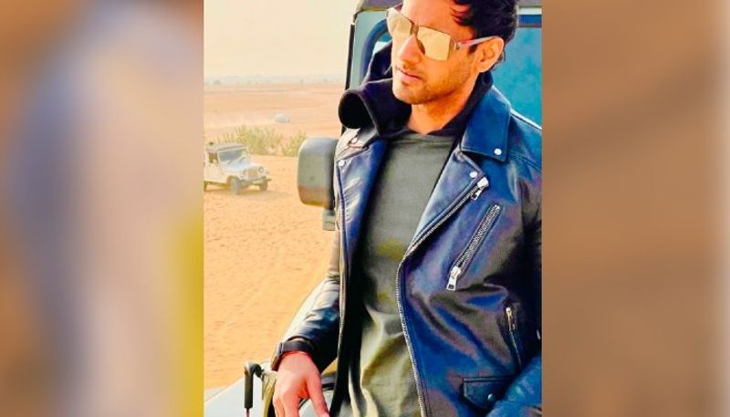<p>২০২১-এ কেরিয়ারের পিকে এক বড় সিদ্ধান্ত নিলেন যশ। রাজনীতির ময়দানে নাম লেখালেন। </p>