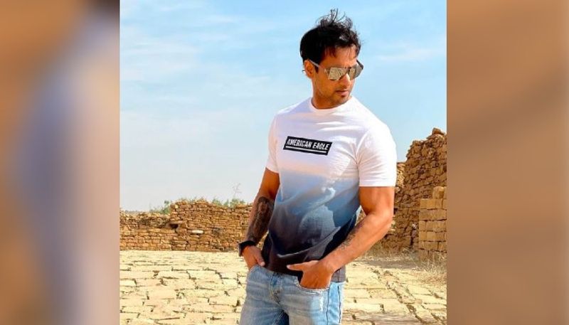 <p>বিজেপিতে যোগ দিয়েই যশ জানিয়েছিলেন, এই সিদ্ধান্ত হঠাৎ করে নেওয়া নয়। যেহেতু আমার নিজের বয়স কম তাই তরুণ প্রজন্মই আমার মূল লক্ষ। কারণ বিজেপি সবসময়েই তরুণ প্রজন্মের উপর জোর দিয়েছে। রাজনীতি মানেই পরিবর্তন দরকার। আর পরিবর্তন মানেই সিস্টেমের মধ্যে কাজ করা।</p>