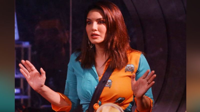 इससे पहले 6 नए चैलेंजर्स की वाइल्ड कार्ड एंट्री शो में तड़का लगाने में कामयाब रही। राखी सावंत, अर्शी खान से लेकर विकास गुप्ता तक हर चैलेंजर इस बार के बिग बॉस के फाइनलिस्ट को कड़ी टक्कर दे रहे हैं।पिछले सीजन के मुकाबले यह टॉप रेटेड शो नहीं बन पाया, इसलिए मेकर्स इसे इंटरेस्टिंग बनाने के लिए कोई कोर कसर नहीं छोड़ रहे हैं।