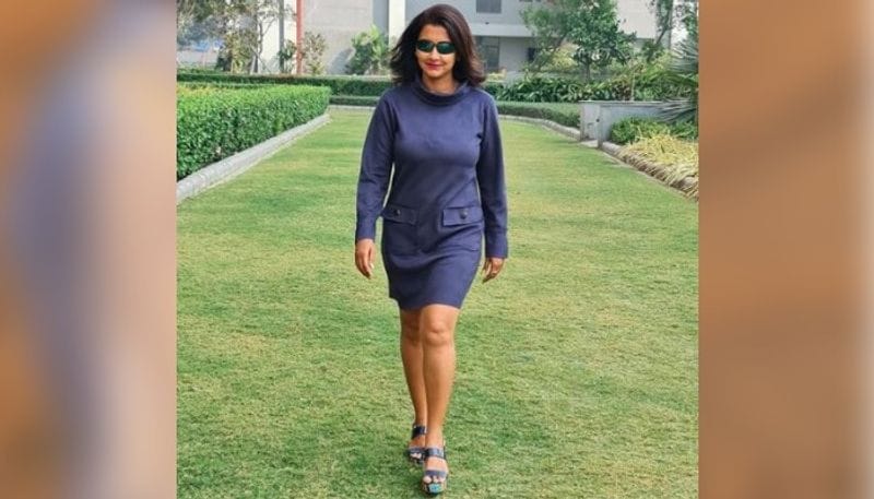 <p>না, চিন্তার কোনও বিষয় নয়, উল্টে করোনা থেকে বাঁচতে এবার টিকা নিলেন রচনা। তবে সেই ছবি প্রকাশ্যে আসতেই উঠল প্রশ্ন।</p>