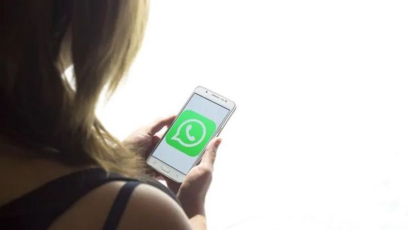 Popup Message
इन दिनों WhatsApp यूज करने के दौरान फुल-स्क्रीन पॉप-अप मैसेज आ रहा है, जिसमें आपको Accept करने का विकल्प दिया जा रहा है। यह कंपनी की नई टर्म और प्राइवेसी पॉलिसी थी, जिसे कंपनी ने 4 जनवरी को जारी किया है।