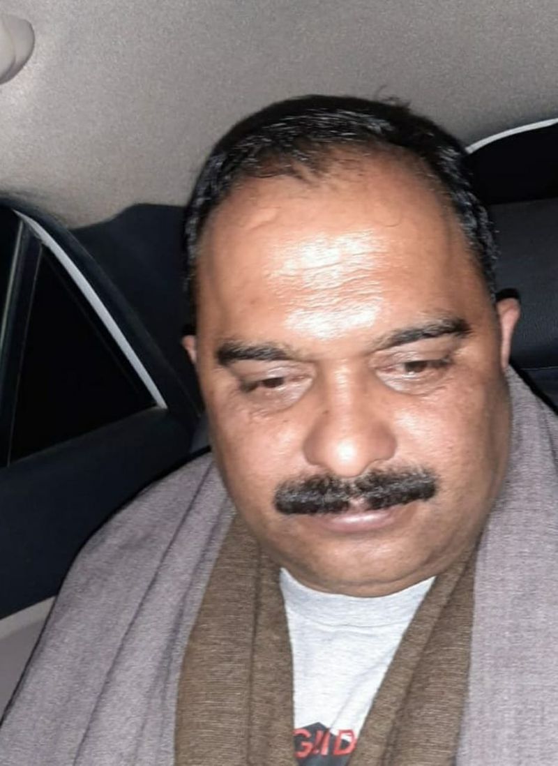 बताते चले कि श्मशान घाट के गलियारे का निर्माण करने वाला ठेकेदार अजय त्यागी राजनगर सेक्टर-7 में रहता है। डी-57 नंबर से उसकी आलीशान कोठी है। वो हादसे के बाद घर से फरार हो गया था।
