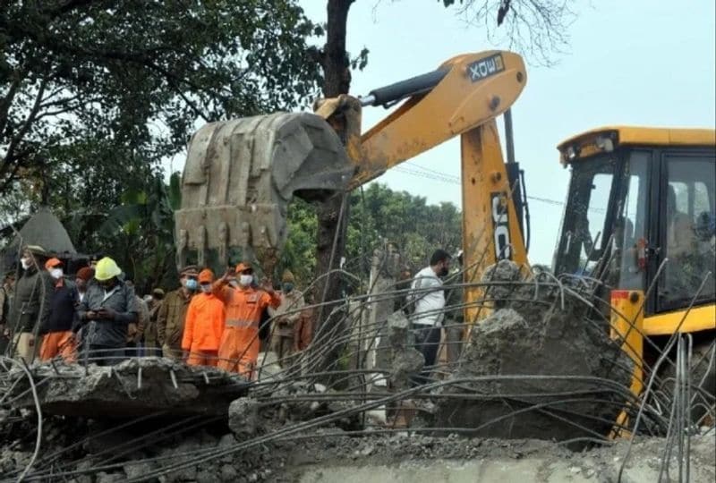 अधिकारियों को आरोपियों द्वारा अवैध रुप से अर्जित की गई संपत्ति कुर्क की जाएगी। साथ ही जिस आरोपी के पास शस्त्र लाइसेंस होगा, उसे भी निरस्त किया जाएगा। फिलहाल उससे पूछताछ चल रही है। उसके बाद आज ही कोर्ट में पेश किया जा सकता है।
