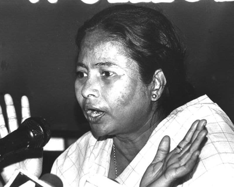 <p>১৯৮৯ সালে সাফল্যের পর ব্যর্থতার সাক্ষীও থাকতে হয় মমতা বন্দ্যোপাধ্যায়কে। মালিনী ভট্টাচার্যের কাছে যাদবপুর কেন্দ্রেই হেরে যান। তবে তাঁর রৈজনৈতির আন্দোলন থামেনি।<br />
</p>