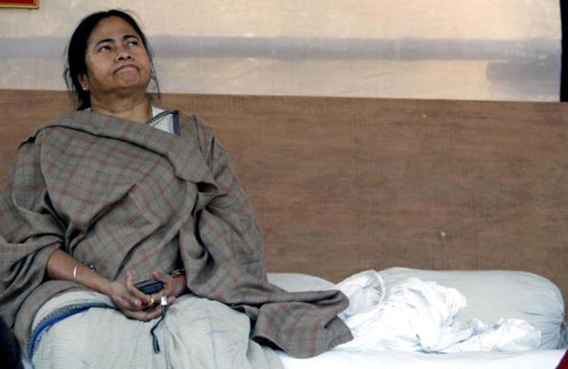 <p>২০০৭ সালে নন্দীগ্রামে পুলিসের গুলি চালনার ঘটনাতেই প্রতিবাদে সরব হন মমতা বন্দ্যোপাধ্যায়। নন্দীগ্রাম ও সিঙ্গুর আন্দোলন নতুন ভবিষ্যৎ রচনা করে বঙ্গ রাজনীতির।<br />
</p>