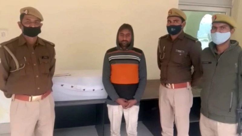 पुलिस को आरोपी ने बताया कि प्लान के तहत 6 जुलाई को उसने अपने दादा की हत्या कर दिया। इसके बाद शव को एक बक्से में बंद कर तालाब किनारे मिट्टी में दबाकर रख दिया। वारदात को अंजाम देने के बाद दादा के गुमशुदगी की झूठी कहानी सुनाने लगा।