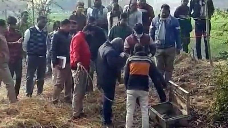 काफी खोजबीन करने का नाटक करने के बाद उसने दादा के गुमशुदगी की रिपोर्ट भी थाने में दर्ज करा दिया। जिसकी बातों में पुलिस और घर वालों भी आ गए। आरोपी ने पूरी कहानी ऐसे तैयार की थी कि उस पर किसी को शक भी नहीं हो रहा था।
