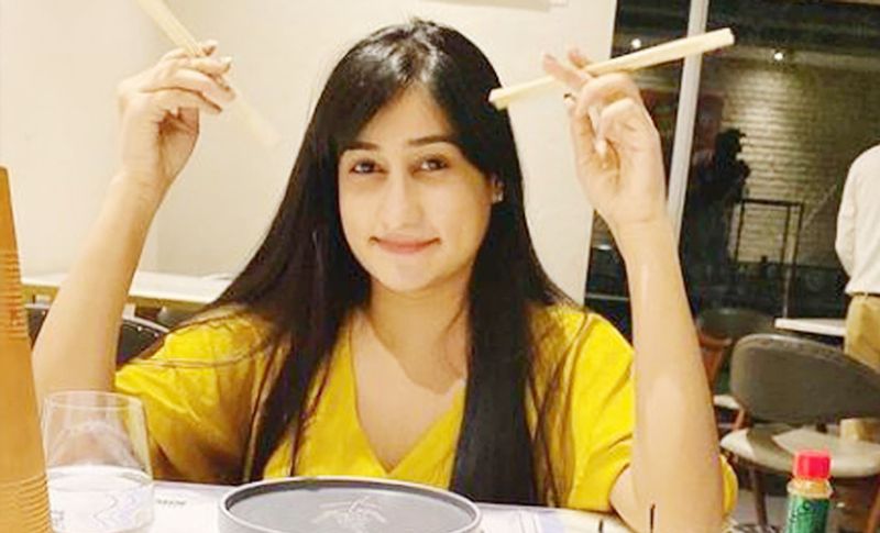 बता दें कि अंजलि बचपन से पढ़ने में होशियार थी, 10वीं की परीक्षा में उनके अच्छे नंबर आए थे। इसके बाद भी जब उन्होंने साइंस लेने के बजाए आर्ट्स ली, तो सब हैरान थे। कोटा के सोफिया स्कूल से आर्ट्स में 12वीं उत्तीर्ण करने के बाद दिल्ली के रामजस कॉलेज से पॉलिटिकल साइंस एडमिशन ले लिया। अंजलि ने बताया कि कॉलेज आने के बाद ही उन्होंने आईएएस अधिकारी बनने का सोचा था। कॉलेज में ऑनर्स डिग्री हासिल करने के बाद मैंने दिल्ली में रहकर ही यूपीएससी परीक्षा की तैयारी की। सबसे खास बात यह है कि अंजलि बिरला का पहली बार में ही आईएएस की परीक्षा में चयन हो गया। उनका नाम वेटिंग लिस्ट में था, जो अब क्लियर हुआ है।