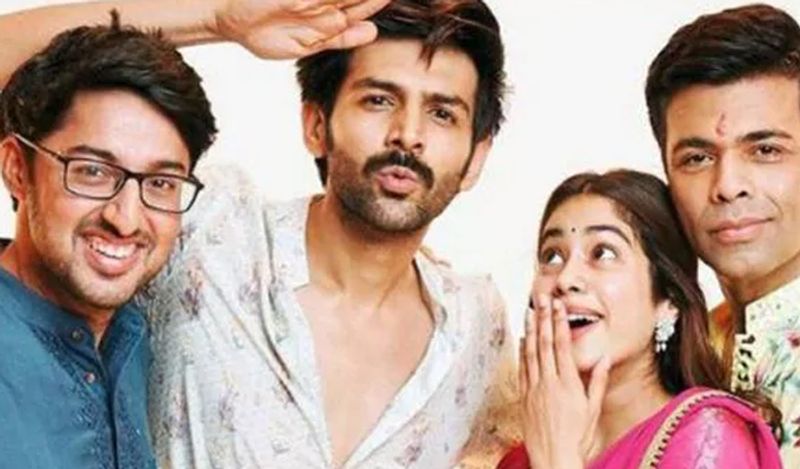 अब सारा और अनन्या के बाद कार्तिक का नाम जाह्नवी कपूर के साथ जुड़ना शुरू हो गया है। हालांकि, इनके रिश्ते में कितनी सच्चाई है, इसके बारे में तो ये ही बताएंगे। इनके ऑफिशियल बयान का फैंस को बेसब्री से इंतजार है।