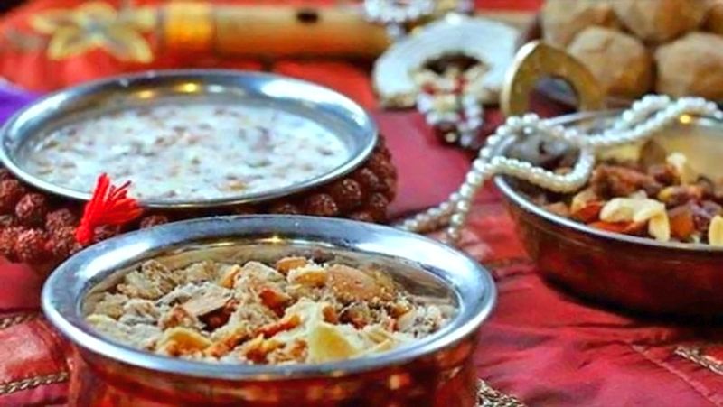<p>সনাতন ধর্ম মতে, যে কোনও মূর্তি যে কোনও অবস্থাতে পুজো করা যায় না। এতে হতে পারে বিপরীত সমস্যা, ঈশ্বর উপাসনা করতে গিয়ে জেগে উঠতে পারে অশুভ শক্তি। </p>