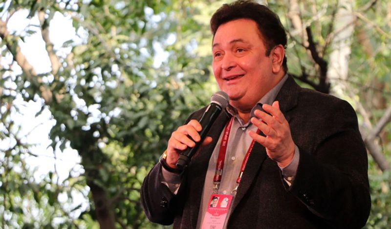 'खुल्लम खुल्ला' में ऋषि कपूर बड़ी ही बेबाकी से लिखते हैं कि, 'यदि आज शाहरुख खान इंडस्ट्री पर राज कर रहे हैं तो सलमान खान या आमिर खान उनके साथ सेकेंडरी रोल में काम नहीं करना चाहेंगे। विनोद खन्ना ने 'खून पसीना' में गजब का काम किया। शत्रुघ्न सिन्हा ने 'काला पत्थर' में मजमा लूट लिया। शशि अंकल ने 'कभी कभी' में जबरदस्त काम किया। सभी सेकेंडरी रोल में थे, लेकिन सभी ने साथ में काम किया।'
