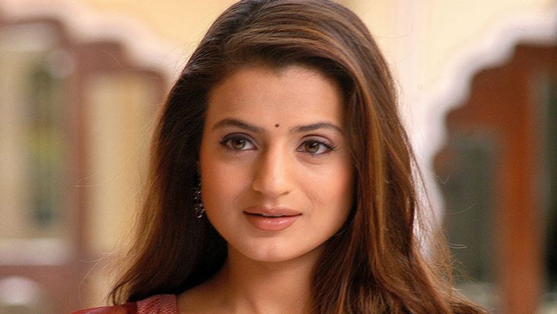 <p>ನಟಿಯ ಮೇಲೆ 2.5 ಕೋಟಿಯ ಚೆಕ್ ಬೌನ್ಸ್ ಅರೋಪ ಕೇಳಿಬಂದಿದೆ.</p>