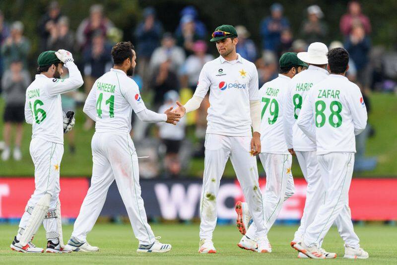 south africa batting order surrendering to pakistan bowlers in first test