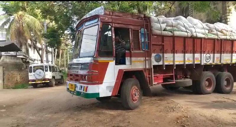 18 tonnes of ration rice to be smuggled to Kerala confiscated Driver escape ..