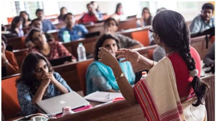 Students Faces Problems Due to Strike of the Guest Lecturers in Koppal grg Students Faces Problems Due to Strike of the Guest Lecturers in Koppal grg