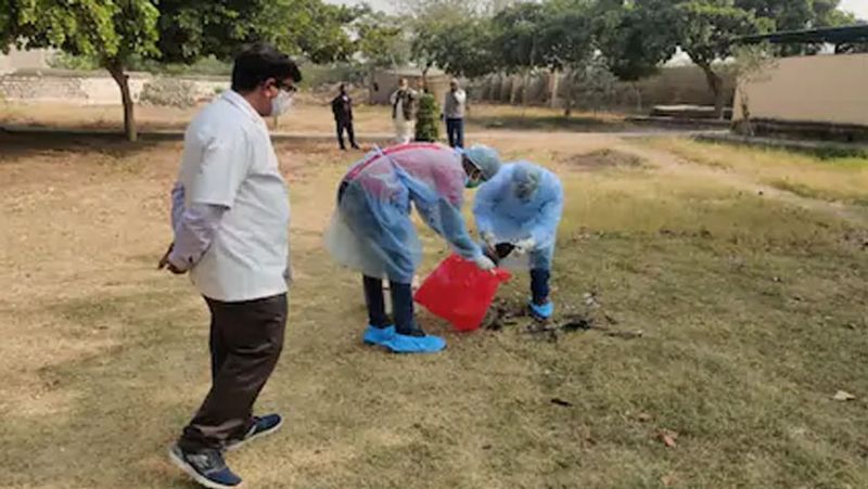 కరోనా వైరస్ దాని వేరియంట్లతో వణికిపోతున్న ప్రపంచ దేశాలకు ఇప్పుడు మరో ముప్పు పొంచి ఉందా? చైనాలో నమోదైన మనుషుల్లో తొలి బర్డ్ ఫ్లూ కేసు అదే అనుమానాలకు తావిస్తోంది.