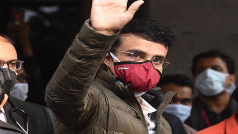 একটি স্টেন্ট বসানোর পর গত ৭ জানুয়ারি হাসপাতাল থেকে ছুটি দেওয়া হয়েছিল বিসিসিআই প্রেসিডেন্টকে। মাঝের দিনগুলিতে চিকিৎসকদের পর্যবেক্ষণেই ছিলেন সৌরভ।